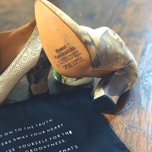 John Fluevog Heels, Size 7, Crème/Grey/Floral